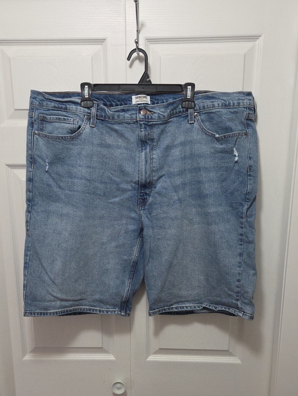 Signature By Levis Strauss Men's Sizeb46 Medium Wash Denim Shorts